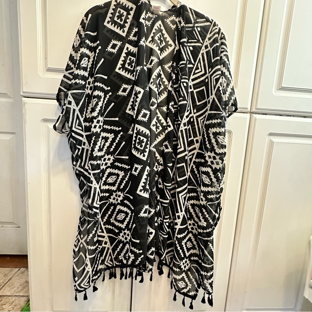 Black & White Geometric Swim Coverup Kimono